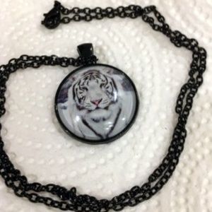 Awesome White tiger necklace, NWOT
